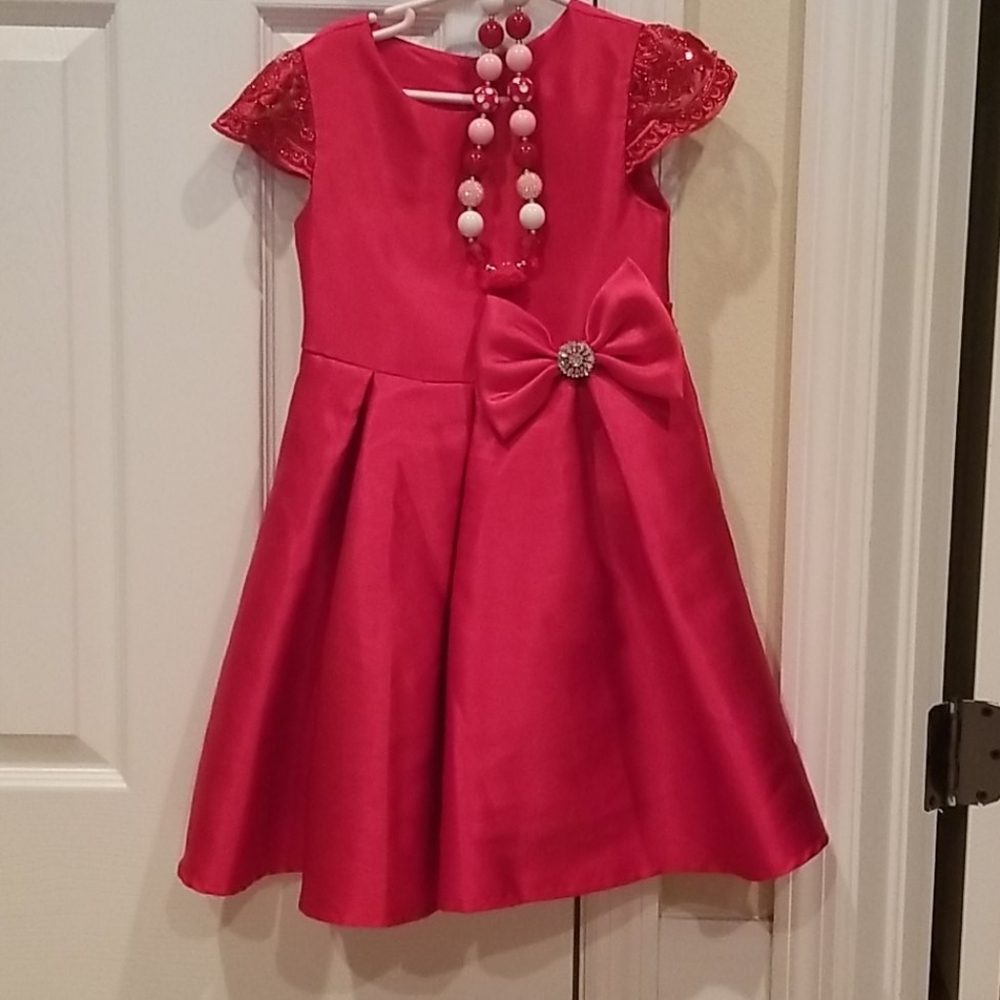 Girls 6 rare edition dress & necklace
